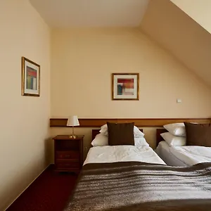 fleur-de-lis-hotel.praguehotelsweb.com/